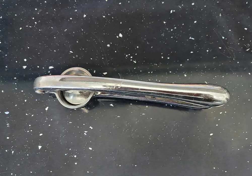 back view of the garlic press